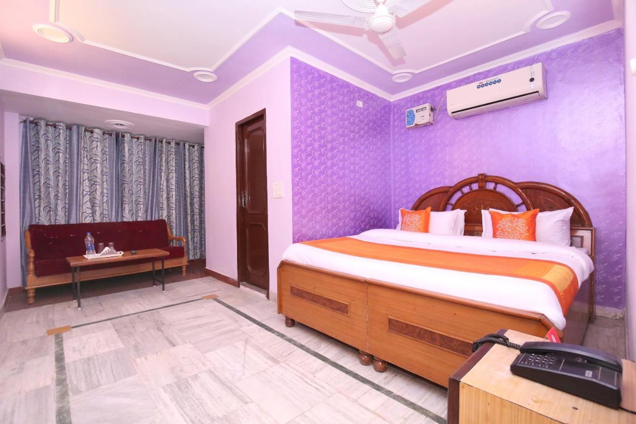 OYO 10384 Hotel Rajesh Palace Csandígarh Kültér fotó
