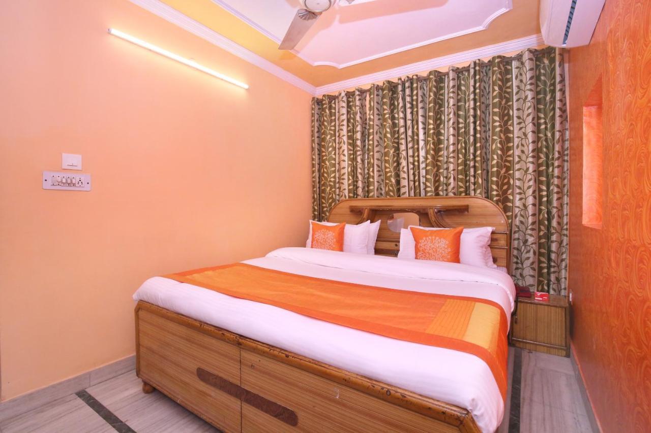 OYO 10384 Hotel Rajesh Palace Csandígarh Kültér fotó