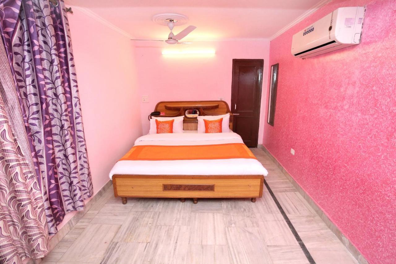 OYO 10384 Hotel Rajesh Palace Csandígarh Kültér fotó