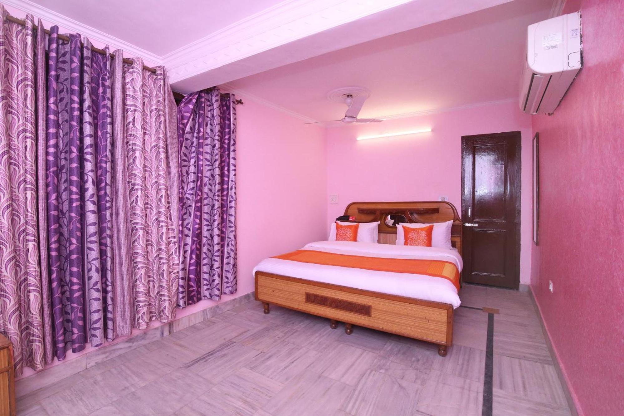 OYO 10384 Hotel Rajesh Palace Csandígarh Kültér fotó