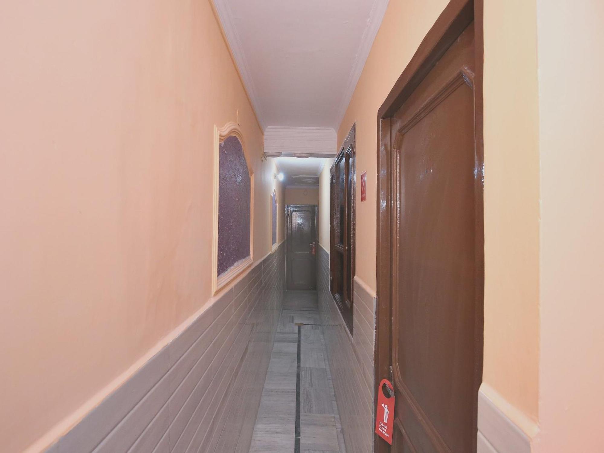OYO 10384 Hotel Rajesh Palace Csandígarh Kültér fotó