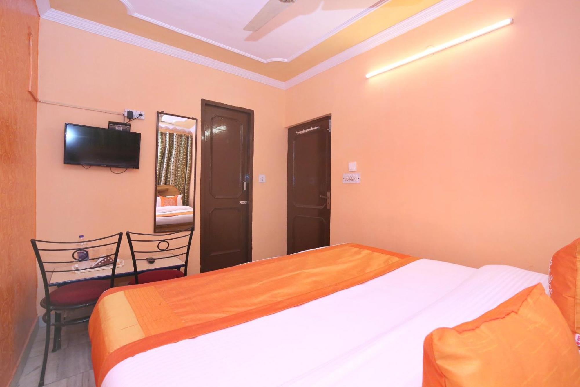 OYO 10384 Hotel Rajesh Palace Csandígarh Kültér fotó